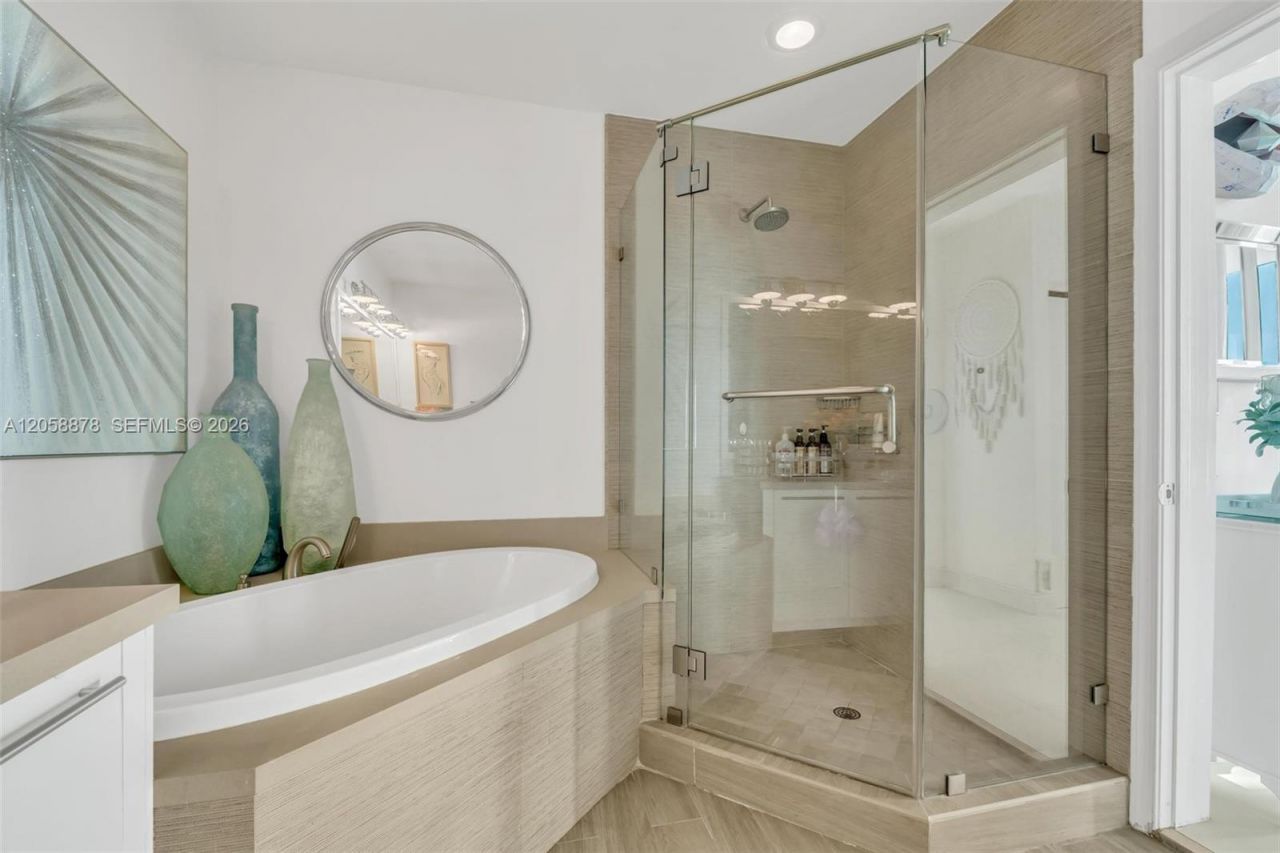 7930 East Dr, Unit 1408, North Bay Village, FL 33141 Photo
