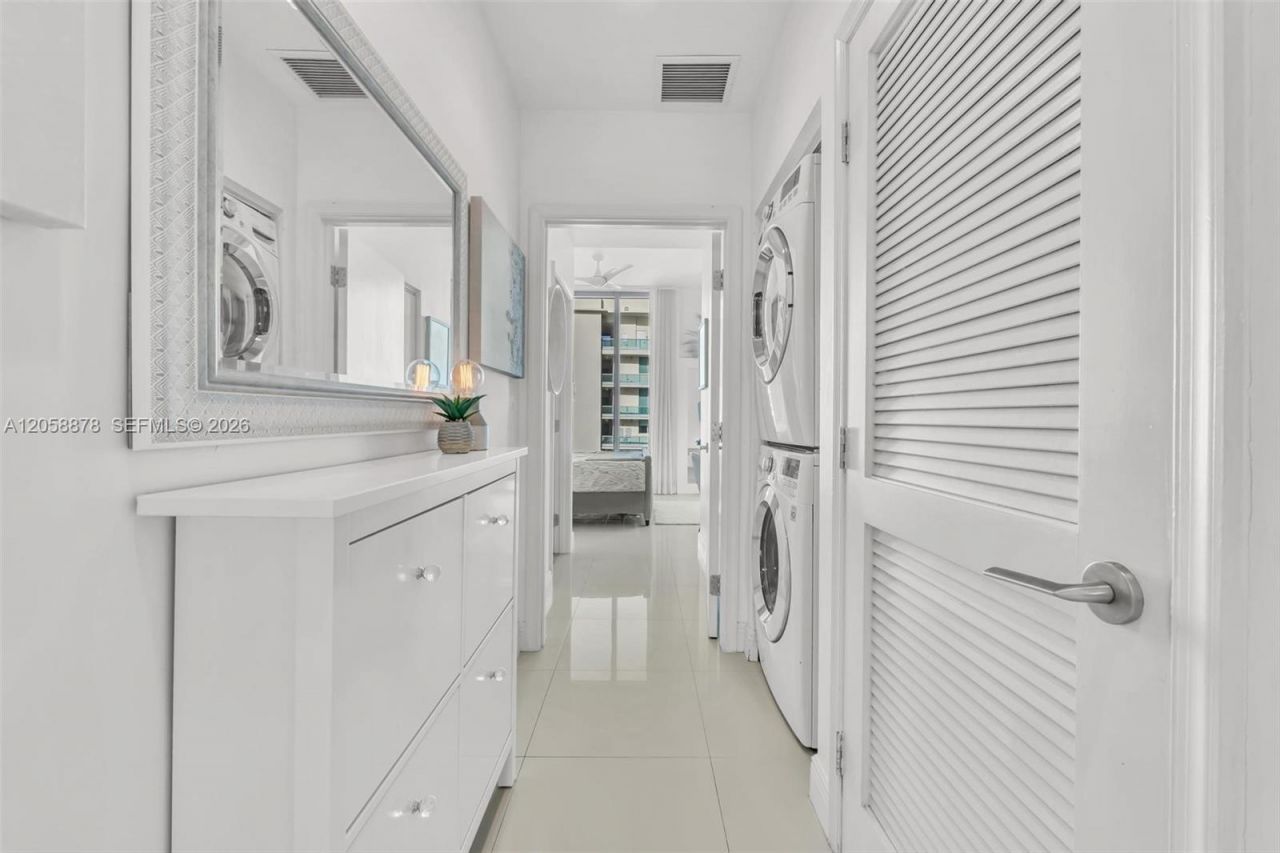 7930 East Dr, Unit 1408, North Bay Village, FL 33141 Photo