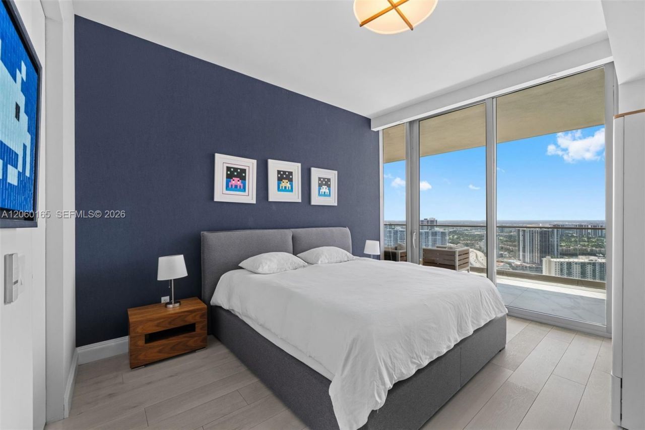18975 Collins Ave , Unit 3303, Sunny Isles Beach, FL 33160 Photo