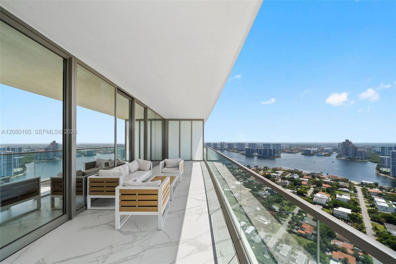 18975 Collins Ave , Unit 3303, Sunny Isles Beach, FL 33160 Photo