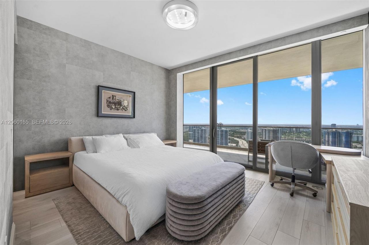 18975 Collins Ave , Unit 3303, Sunny Isles Beach, FL 33160 Photo