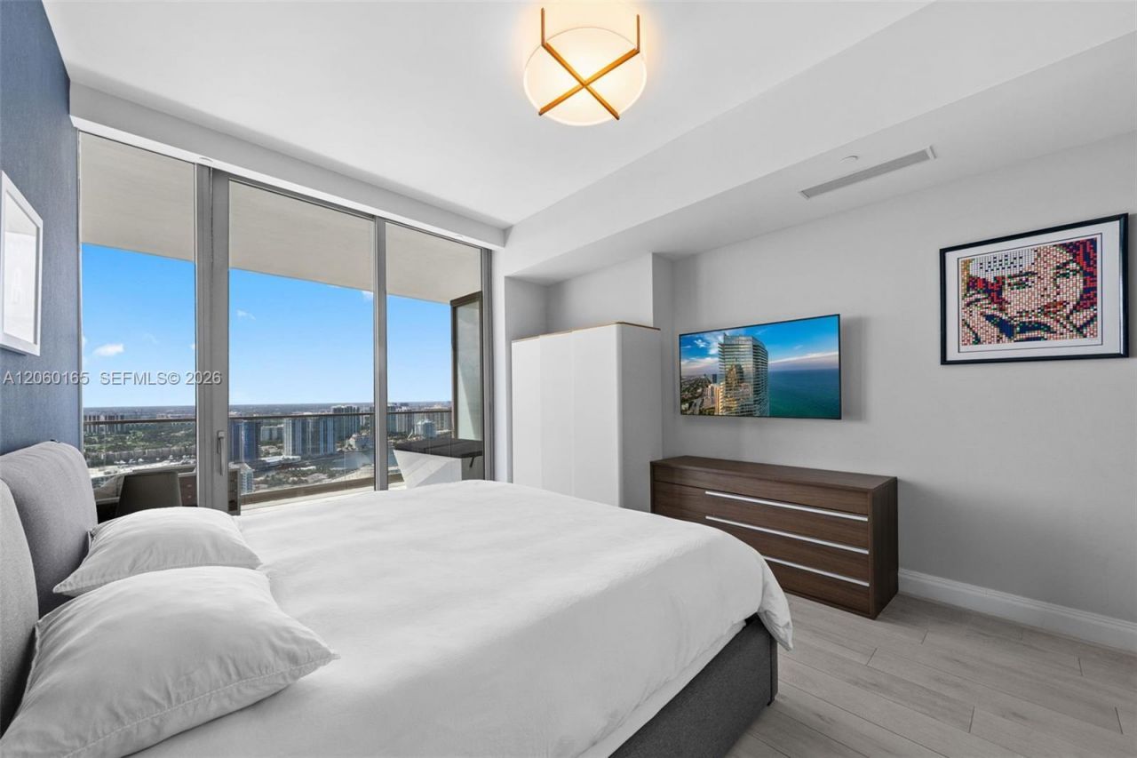 18975 Collins Ave , Unit 3303, Sunny Isles Beach, FL 33160 Photo