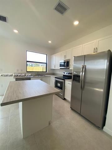 575 NE 208th Ter, Unit 575, Miami, FL 33179 Photo