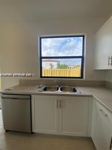 575 NE 208th Ter, Unit 575, Miami, FL 33179 Photo