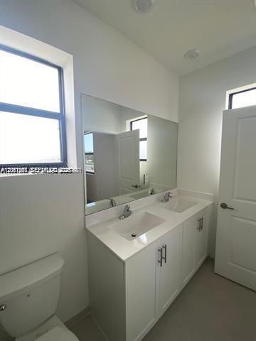 575 NE 208th Ter, Unit 575, Miami, FL 33179 Photo