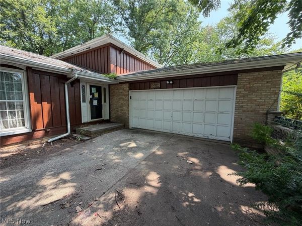 2410 Wagon Trail Street NE, Massillon, OH 44646