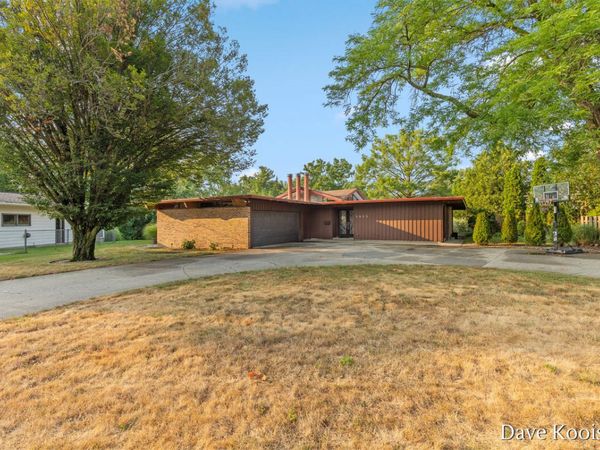 3933 S Big Spring Drive SW, Grandville, MI 49418
