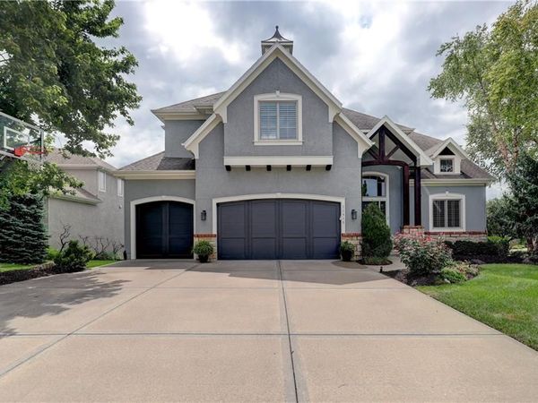 11515 W 165th Terrace, Overland Park, KS 66221