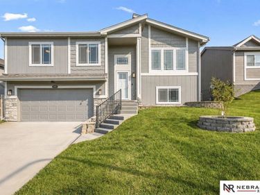 8626 Reynolds Street, Omaha, NE 68122