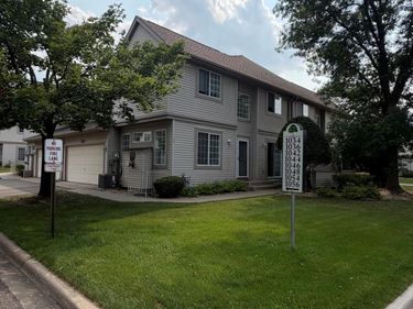 1056 Lovell Avenue W, Roseville, MN 55113