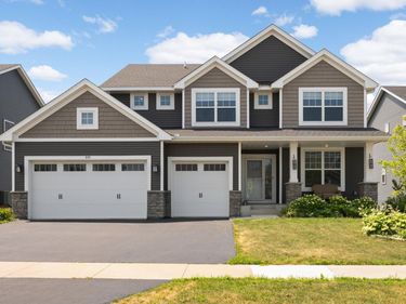 870 Spancil Hill Drive, Woodbury, MN 55129