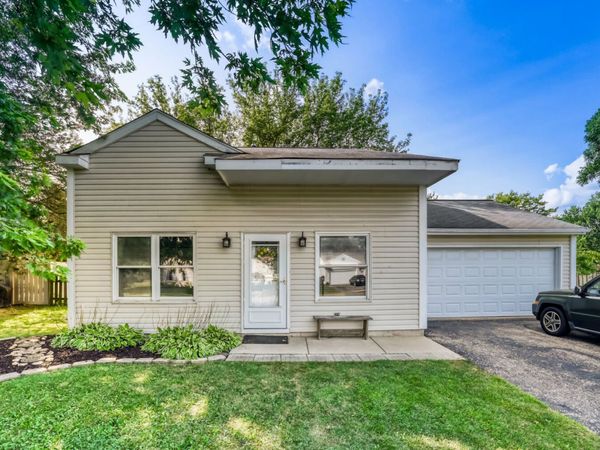 800 Newport Drive , Island Lake, IL 60042