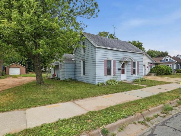 2142 STRONGS AVENUE, Stevens Point, WI 54481
