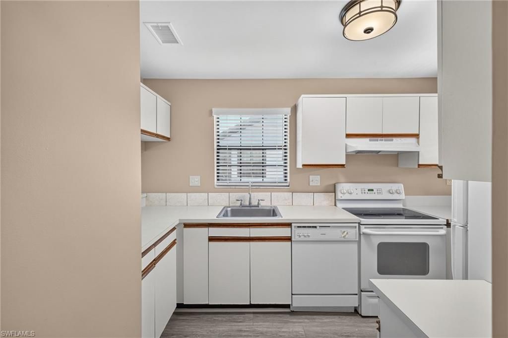 5365 Treetops Dr , Unit S206, Naples, FL 34113 Photo