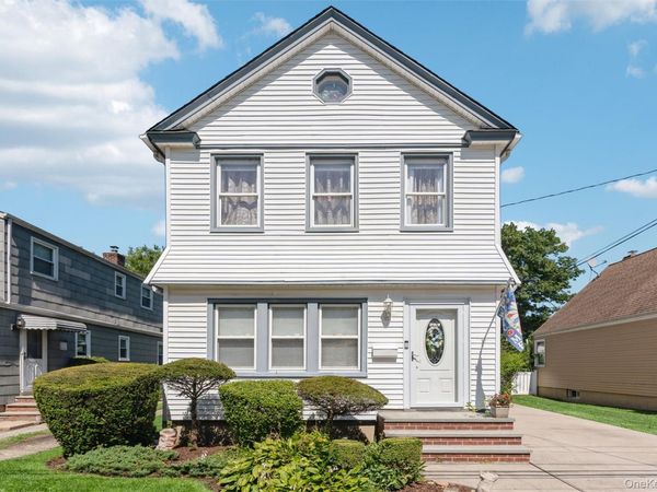 59 Sycamore Avenue , Floral Park, NY 11001