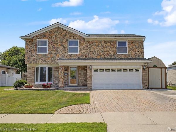 23312 E Fairway Drive, Woodhaven, Mi 48183