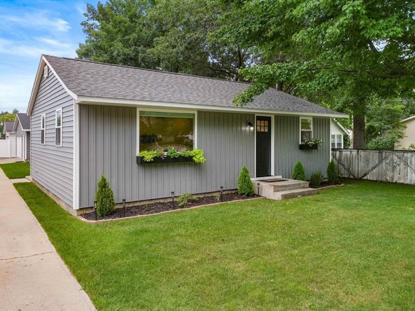 917 Carver Street, Traverse City, MI 49686