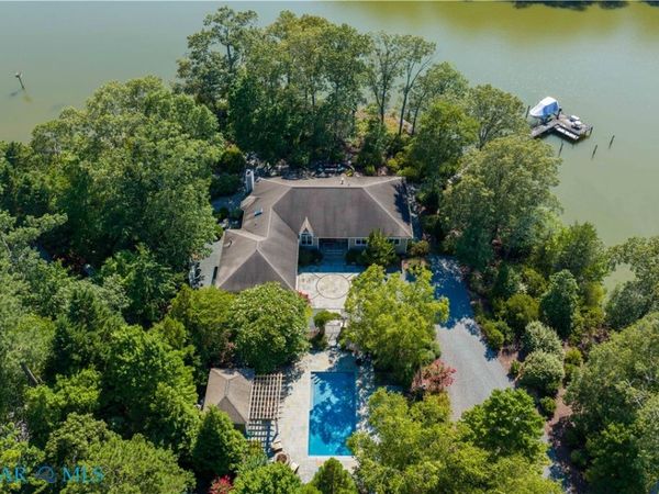 82 Waterford Court , Urbanna, VA 23175