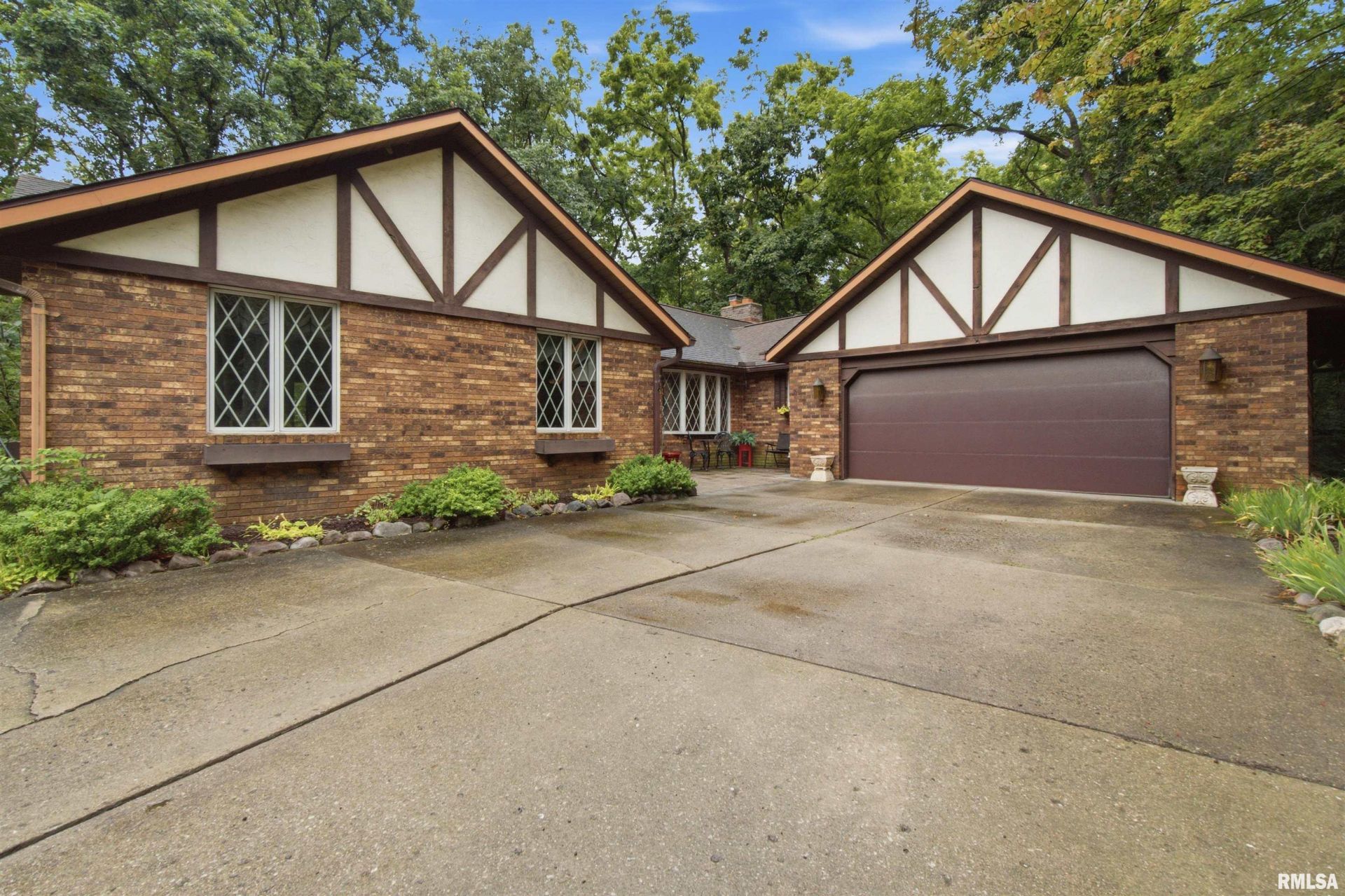 7117 N Dogwood Lane, Brimfield, IL 61517 Main Photo