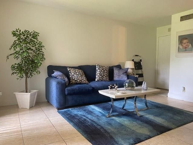 4096 N Pine Island Road N, Unit 2110, Sunrise, FL 33351 Photo