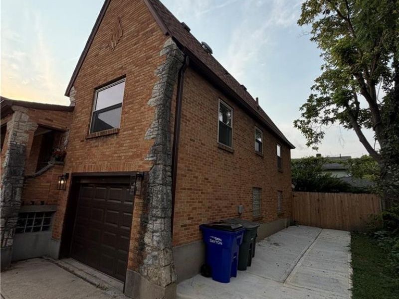 49 W Maplewood Avenue, Dayton, OH 45405 Photo 2