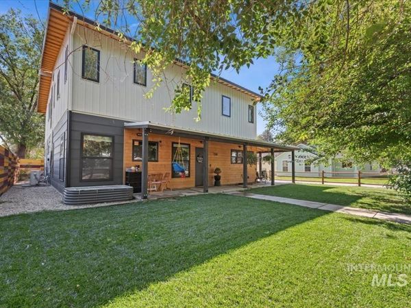 750 S 3rd W. B, Mountain Home, ID 83647