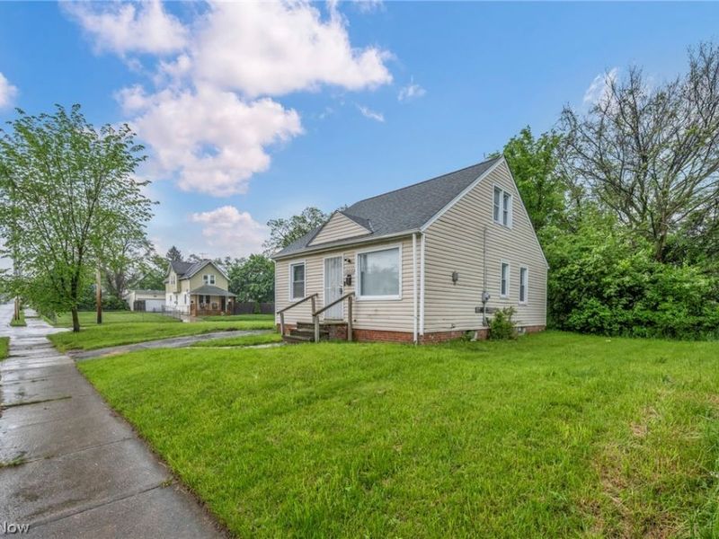 10212 Benham Avenue , Cleveland, OH 44105 Photo 3