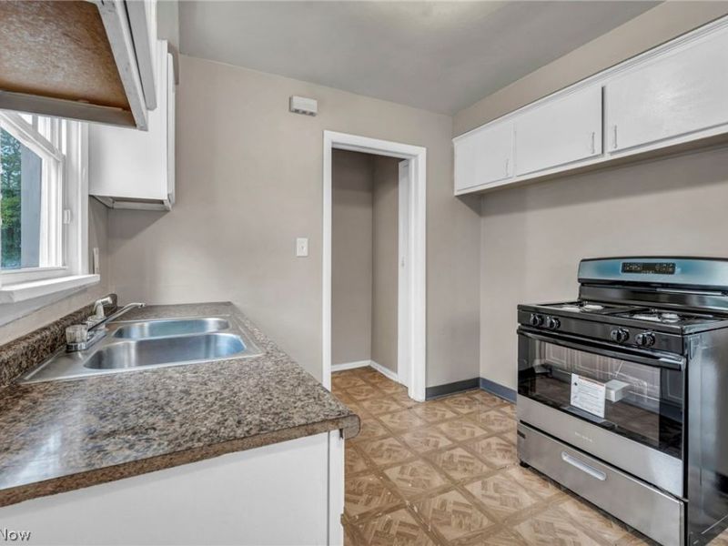 10212 Benham Avenue , Cleveland, OH 44105 Photo 9