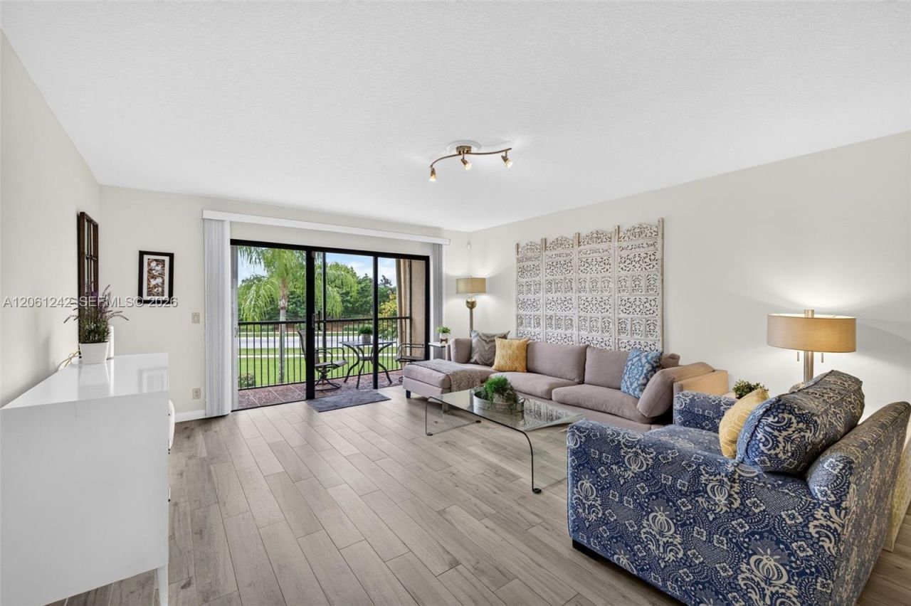 16431 Blatt Blvd, Unit 202, Weston, FL 33326 Photo