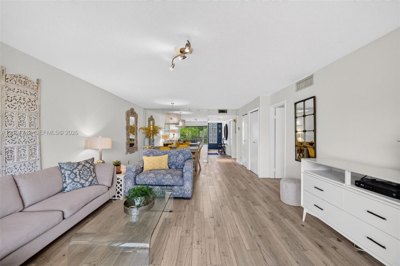 16431 Blatt Blvd, Unit 202, Weston, FL 33326 Photo