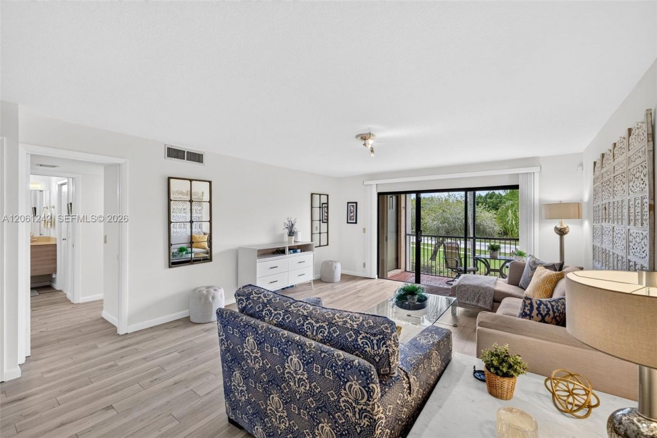 16431 Blatt Blvd, Unit 202, Weston, FL 33326 Photo