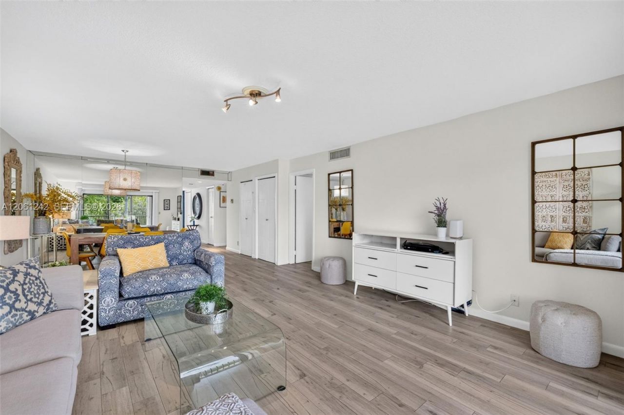 16431 Blatt Blvd, Unit 202, Weston, FL 33326 Photo