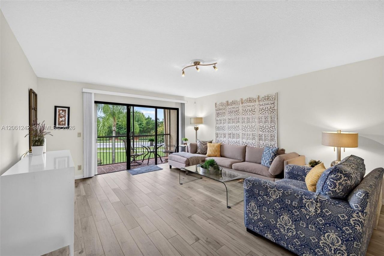 16431 Blatt Blvd, Unit 202, Weston, FL 33326 Photo
