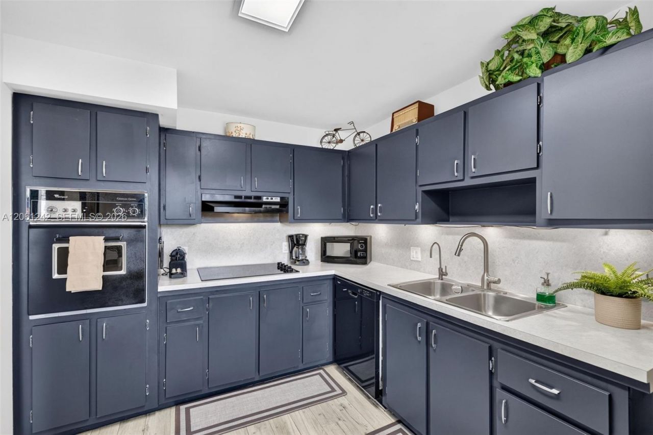 16431 Blatt Blvd, Unit 202, Weston, FL 33326 Photo