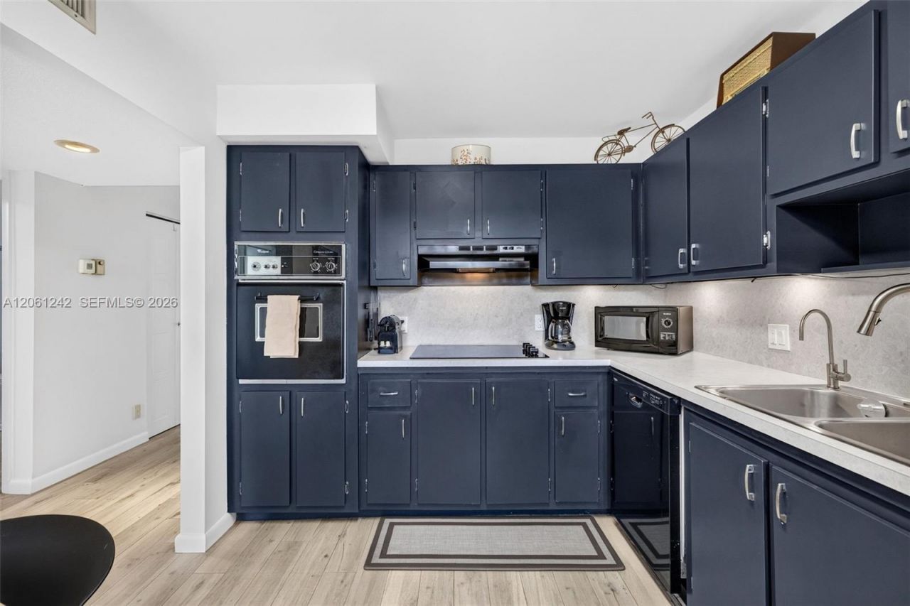 16431 Blatt Blvd, Unit 202, Weston, FL 33326 Photo