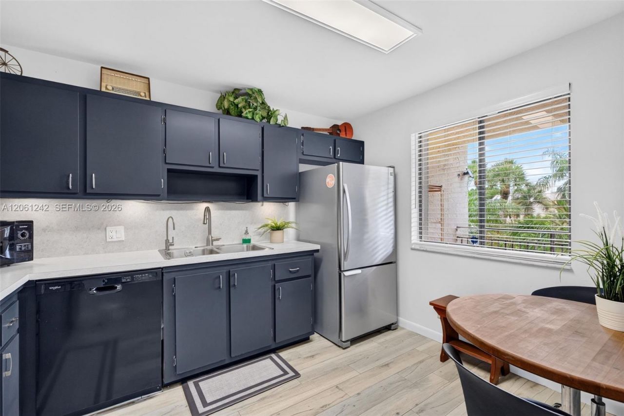 16431 Blatt Blvd, Unit 202, Weston, FL 33326 Photo