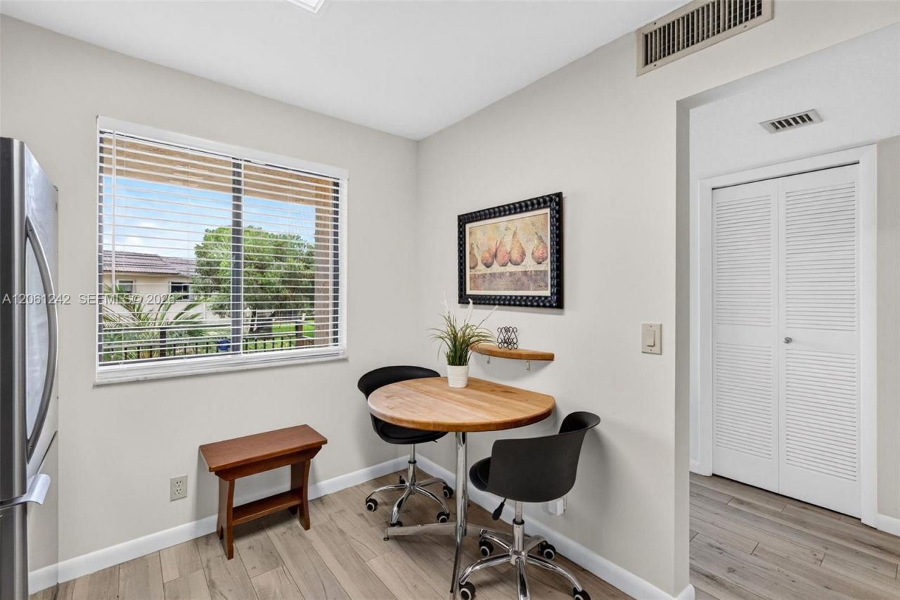 16431 Blatt Blvd, Unit 202, Weston, FL 33326 Photo