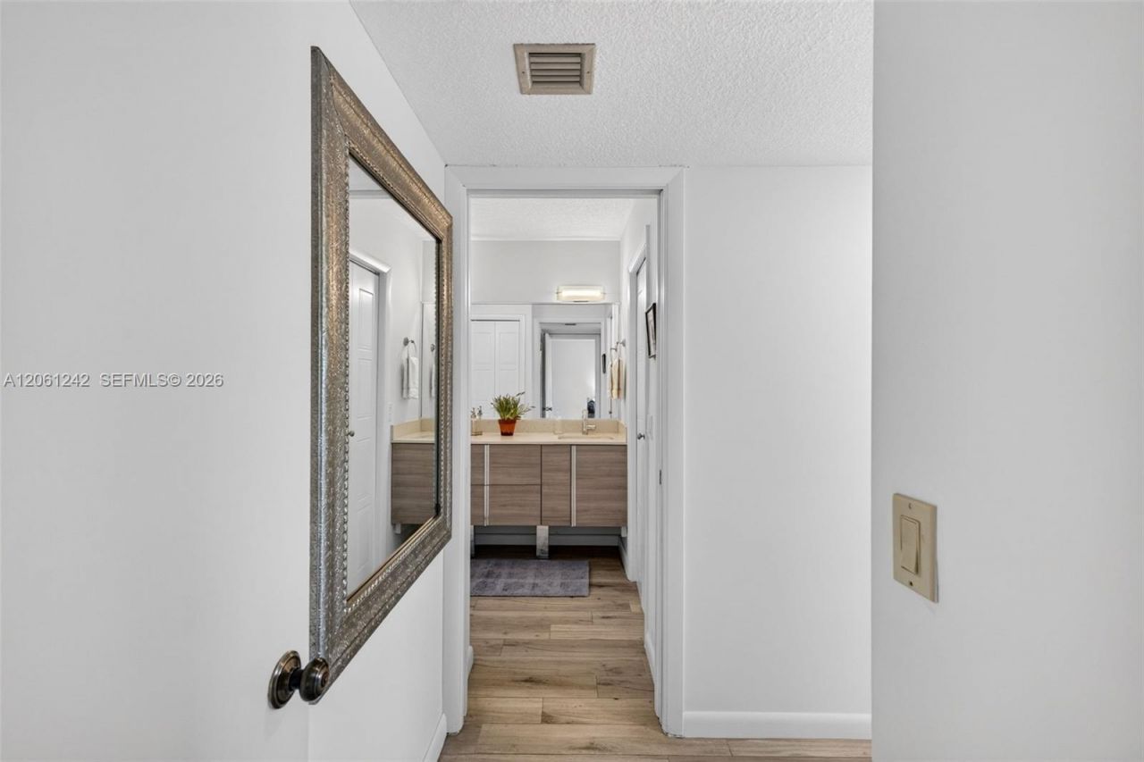 16431 Blatt Blvd, Unit 202, Weston, FL 33326 Photo