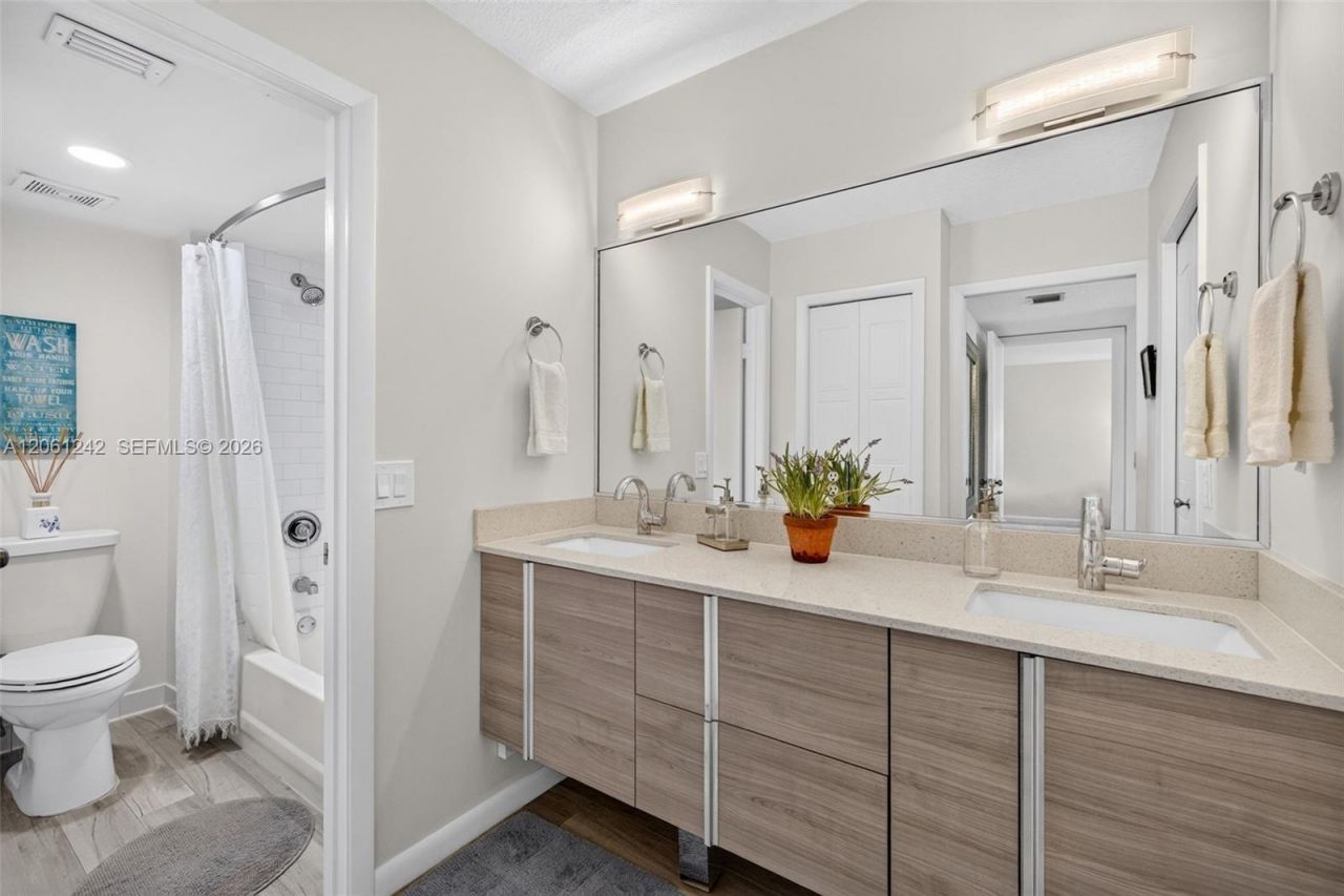 16431 Blatt Blvd, Unit 202, Weston, FL 33326 Photo
