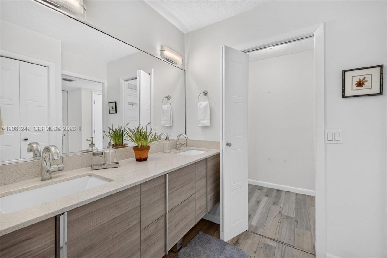 16431 Blatt Blvd, Unit 202, Weston, FL 33326 Photo