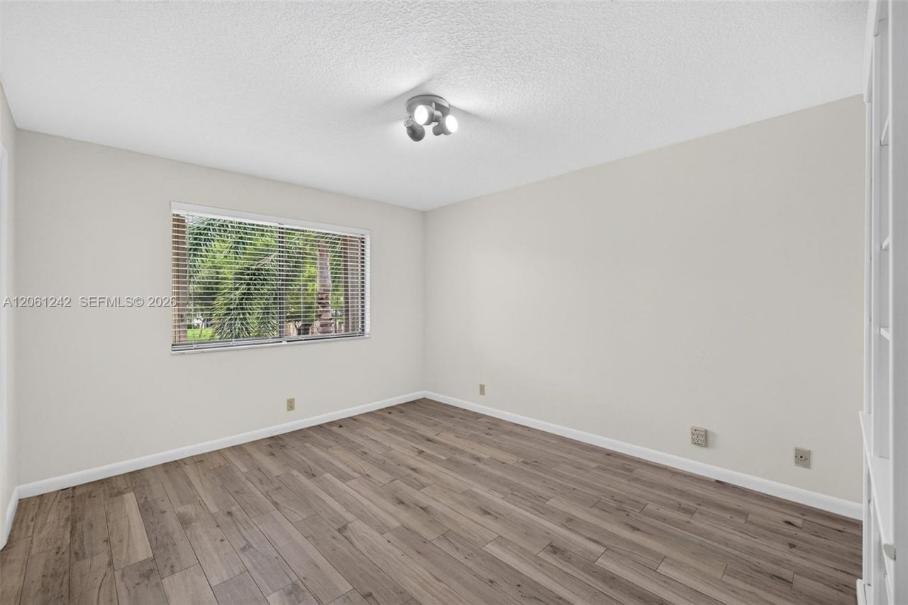 16431 Blatt Blvd, Unit 202, Weston, FL 33326 Photo