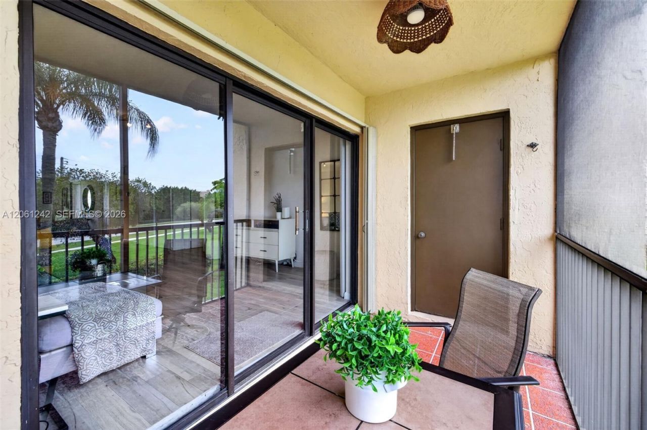 16431 Blatt Blvd, Unit 202, Weston, FL 33326 Photo
