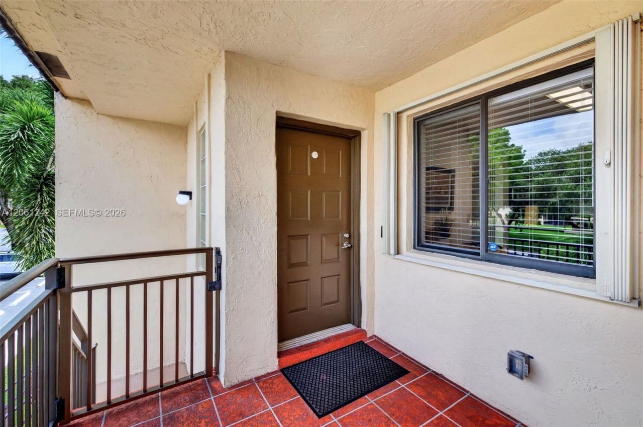 16431 Blatt Blvd, Unit 202, Weston, FL 33326 Photo