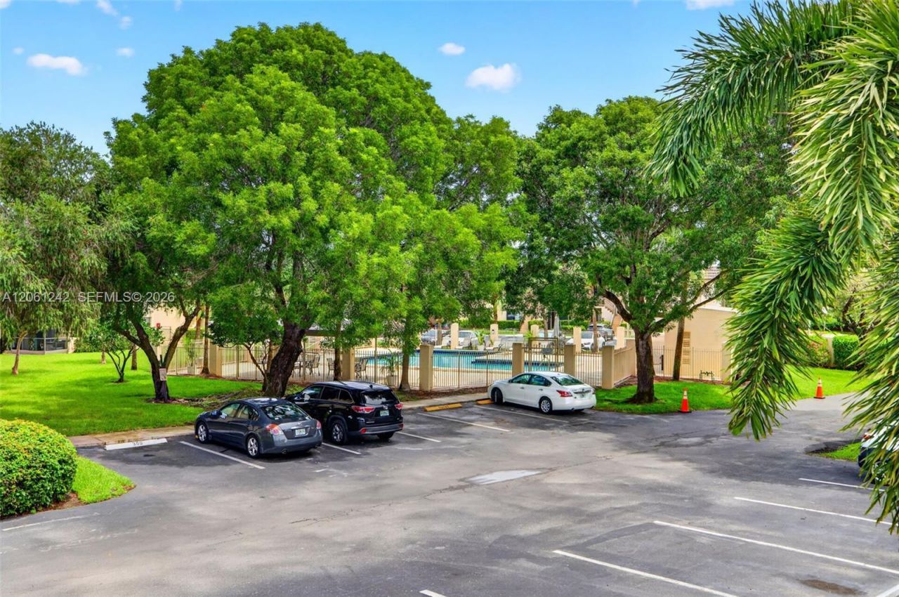 16431 Blatt Blvd, Unit 202, Weston, FL 33326 Photo