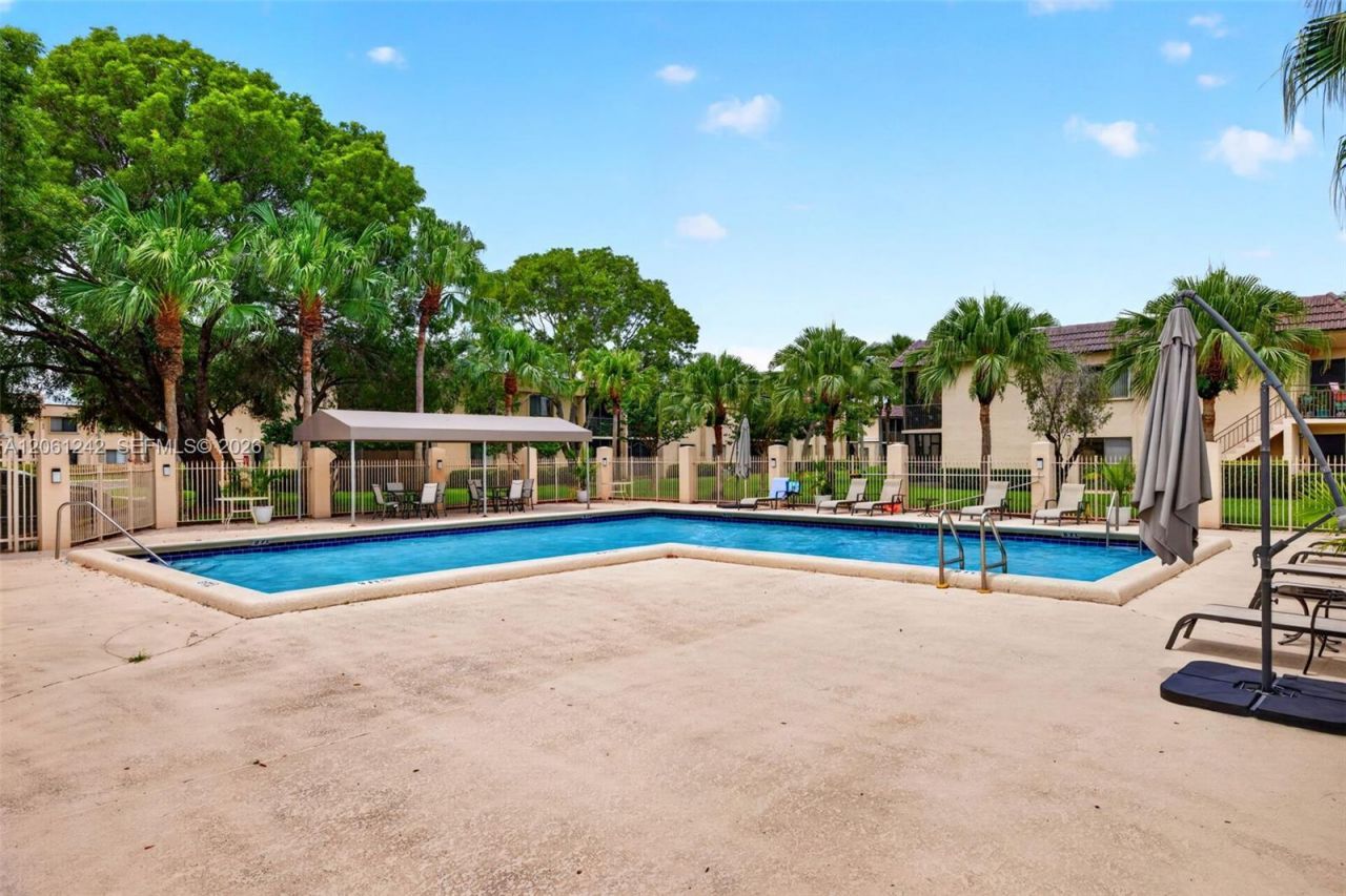16431 Blatt Blvd, Unit 202, Weston, FL 33326 Photo
