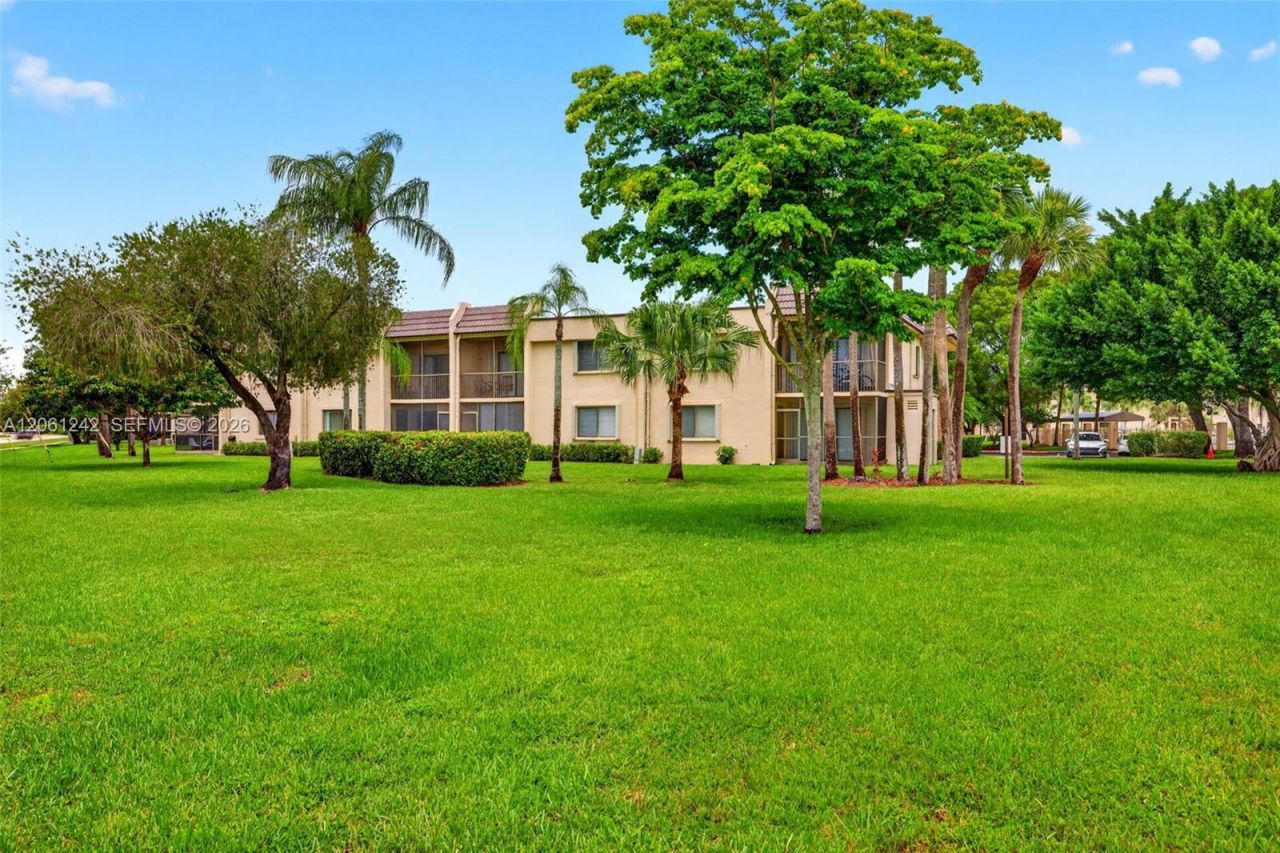 16431 Blatt Blvd, Unit 202, Weston, FL 33326 Photo