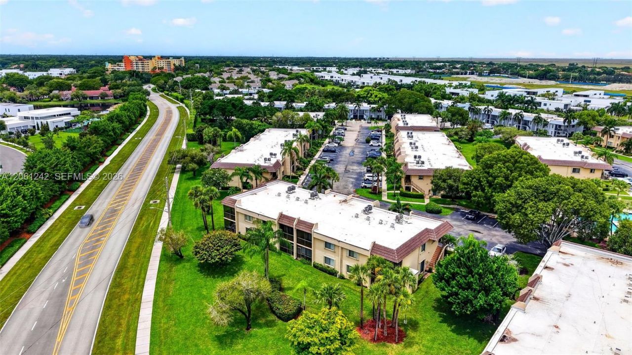 16431 Blatt Blvd, Unit 202, Weston, FL 33326 Photo