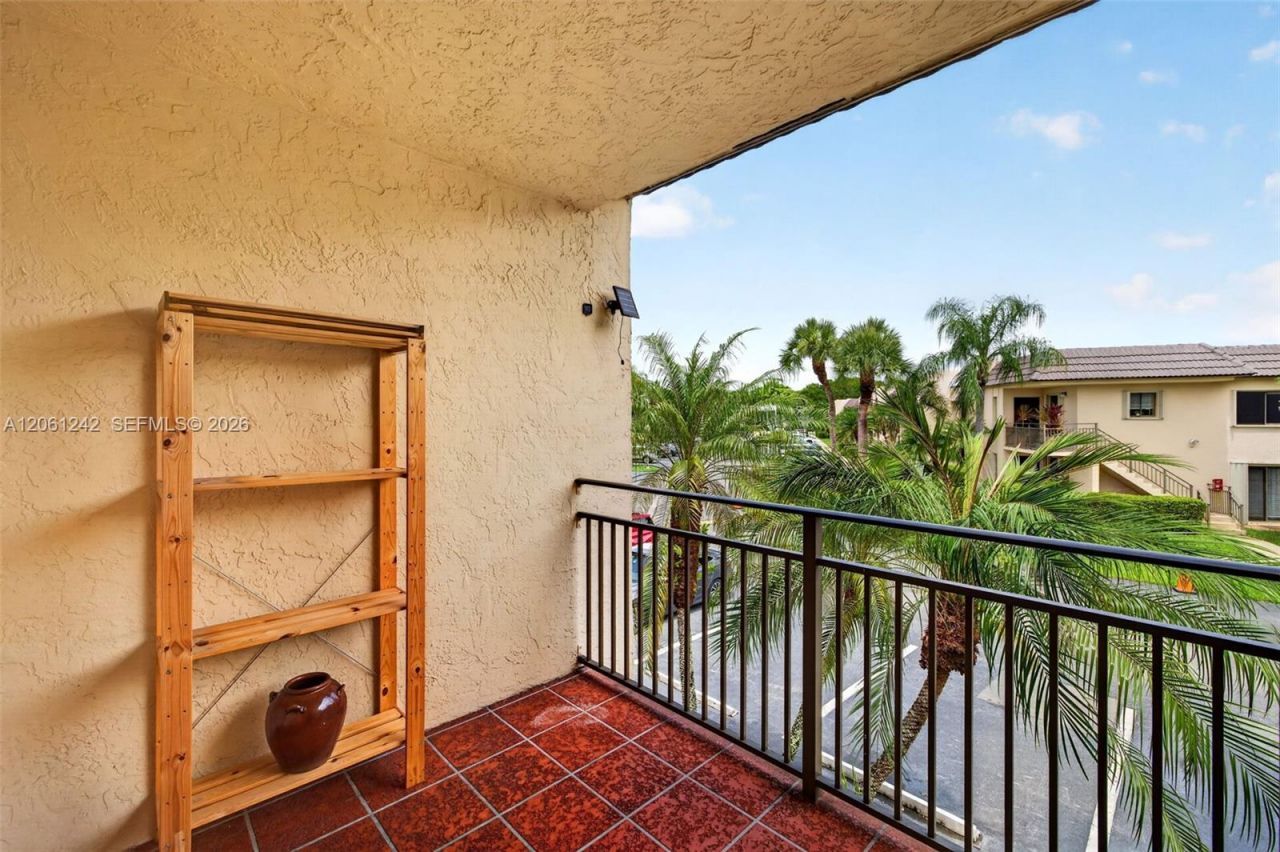 16431 Blatt Blvd, Unit 202, Weston, FL 33326 Photo