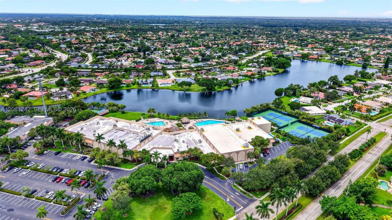16431 Blatt Blvd, Unit 202, Weston, FL 33326 Photo