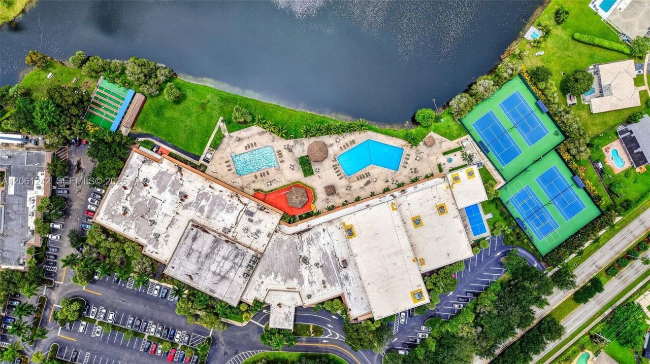 16431 Blatt Blvd, Unit 202, Weston, FL 33326 Photo